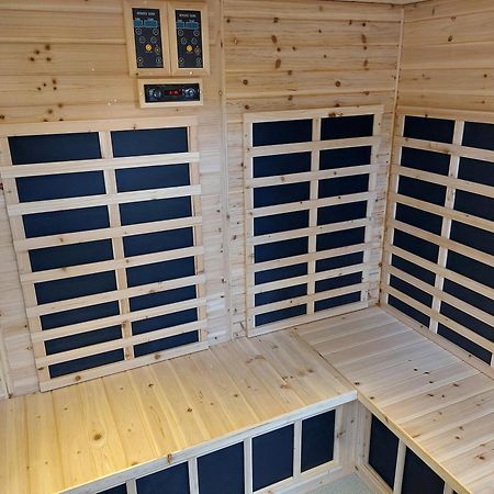 Hotel Les Jardins De Bormes, Sauna & Jacuzzi Екстериор снимка
