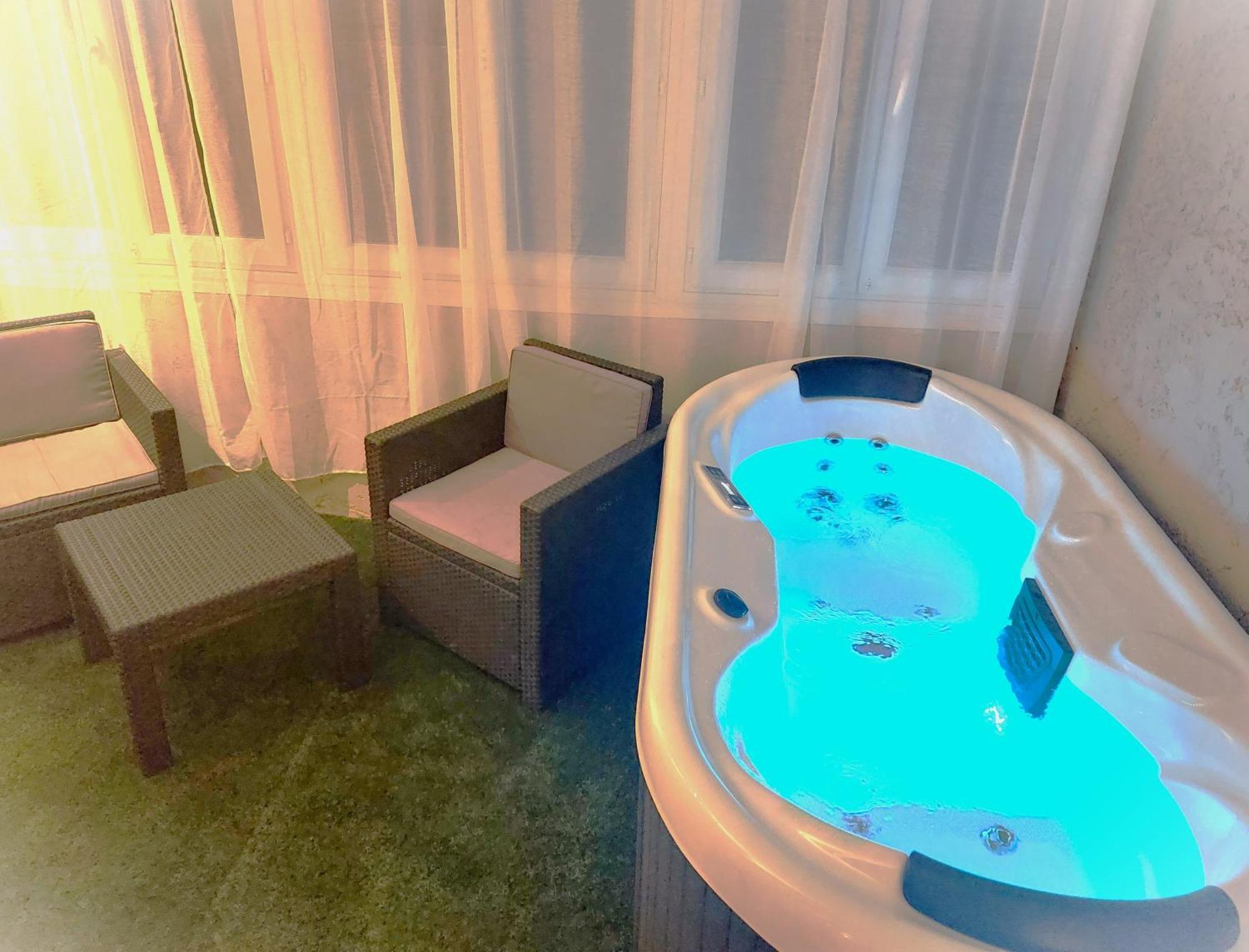 Hotel Les Jardins De Bormes, Sauna & Jacuzzi Екстериор снимка