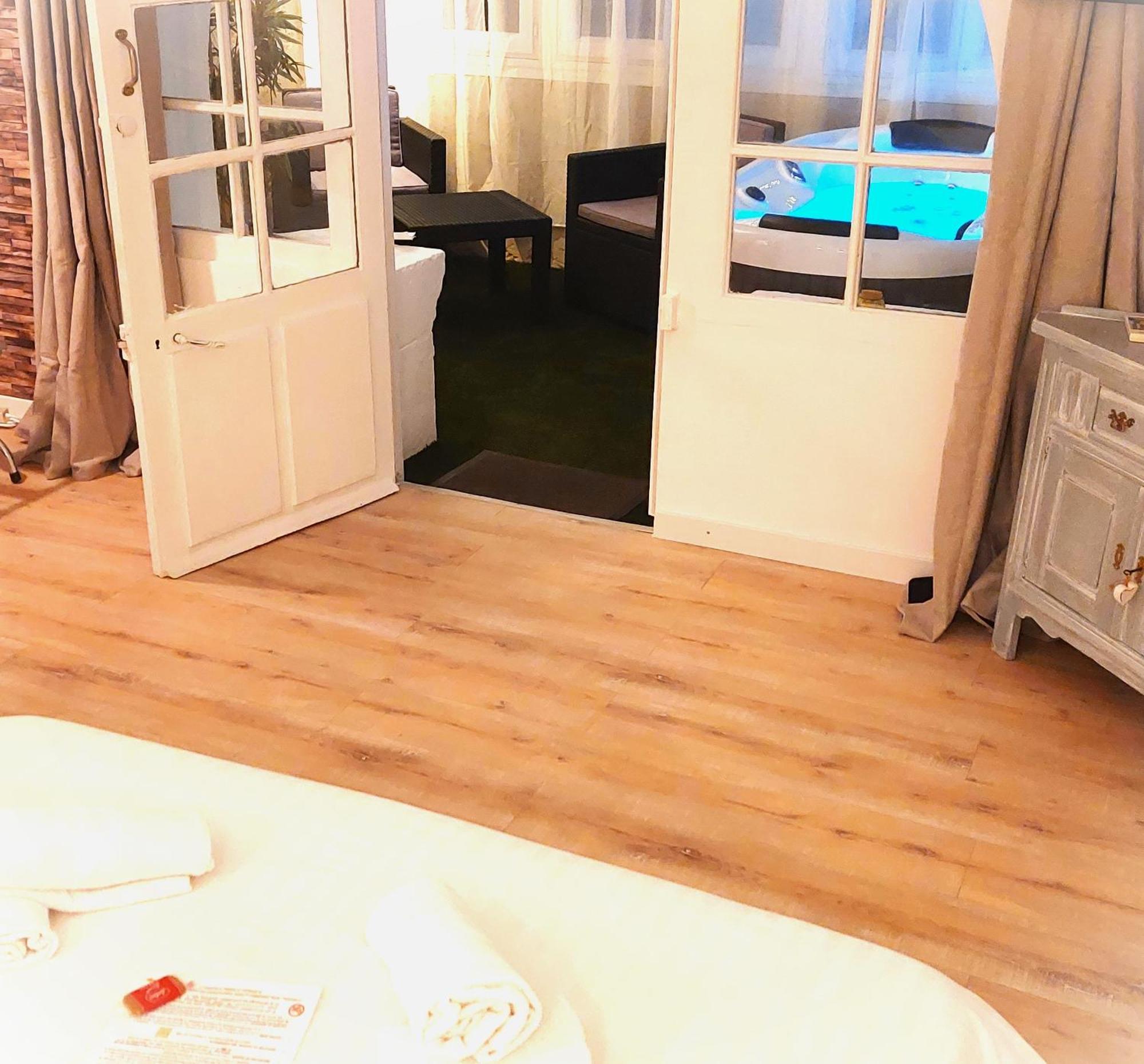 Hotel Les Jardins De Bormes, Sauna & Jacuzzi Стая снимка