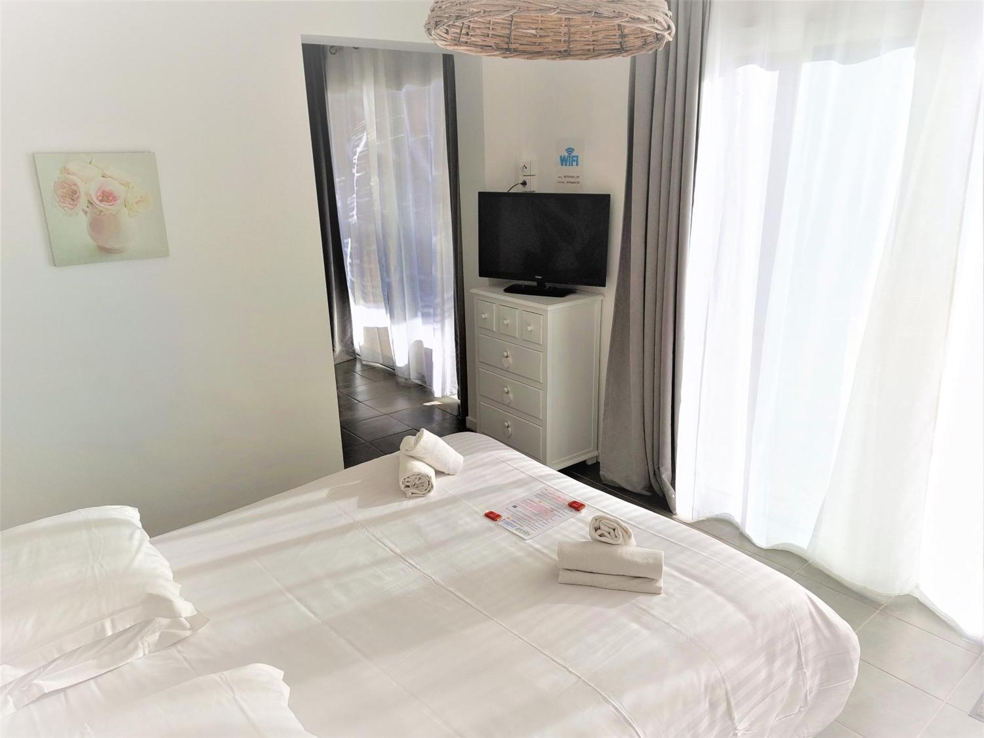 Hotel Les Jardins De Bormes, Sauna & Jacuzzi Стая снимка