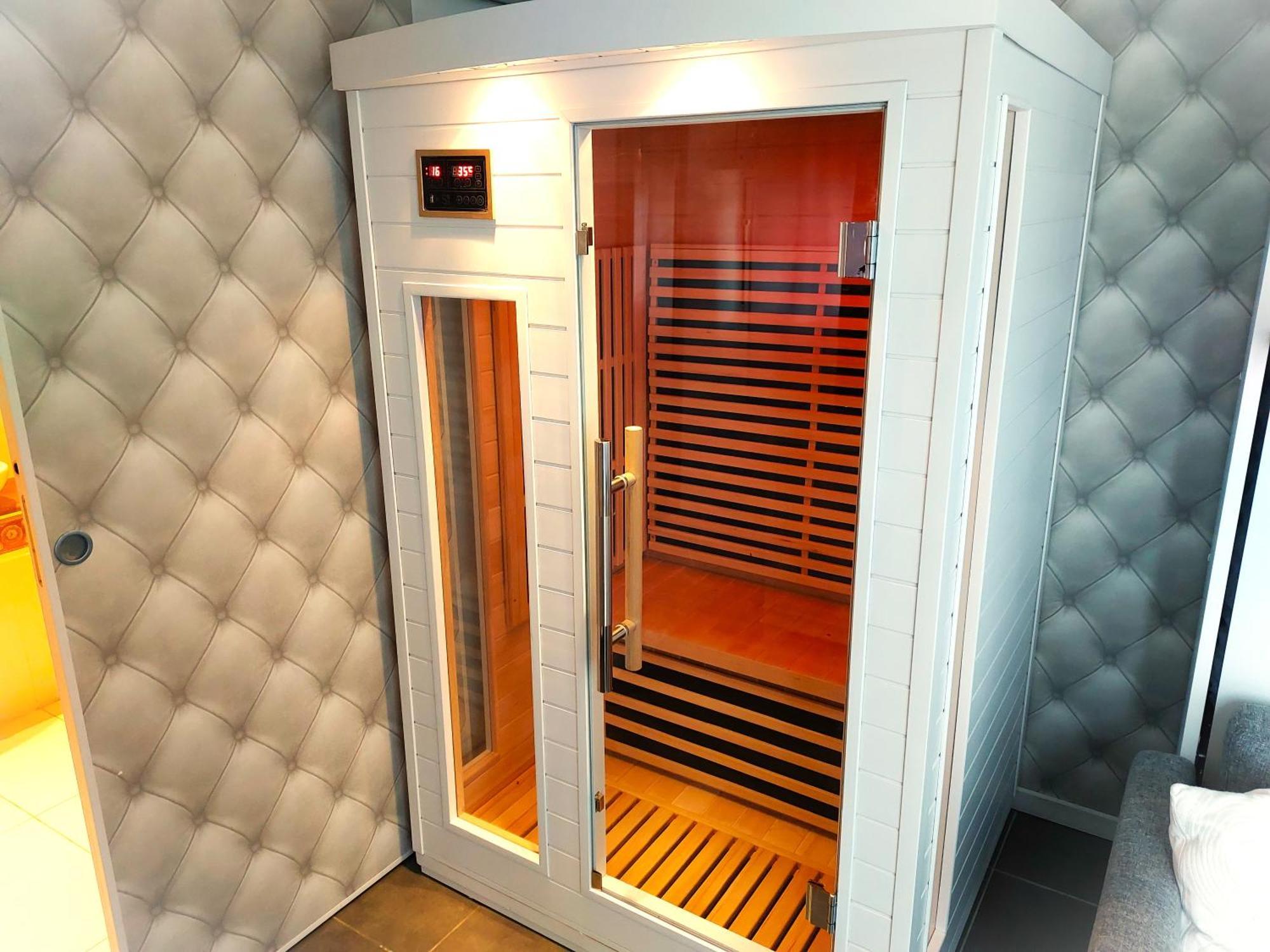 Hotel Les Jardins De Bormes, Sauna & Jacuzzi Екстериор снимка