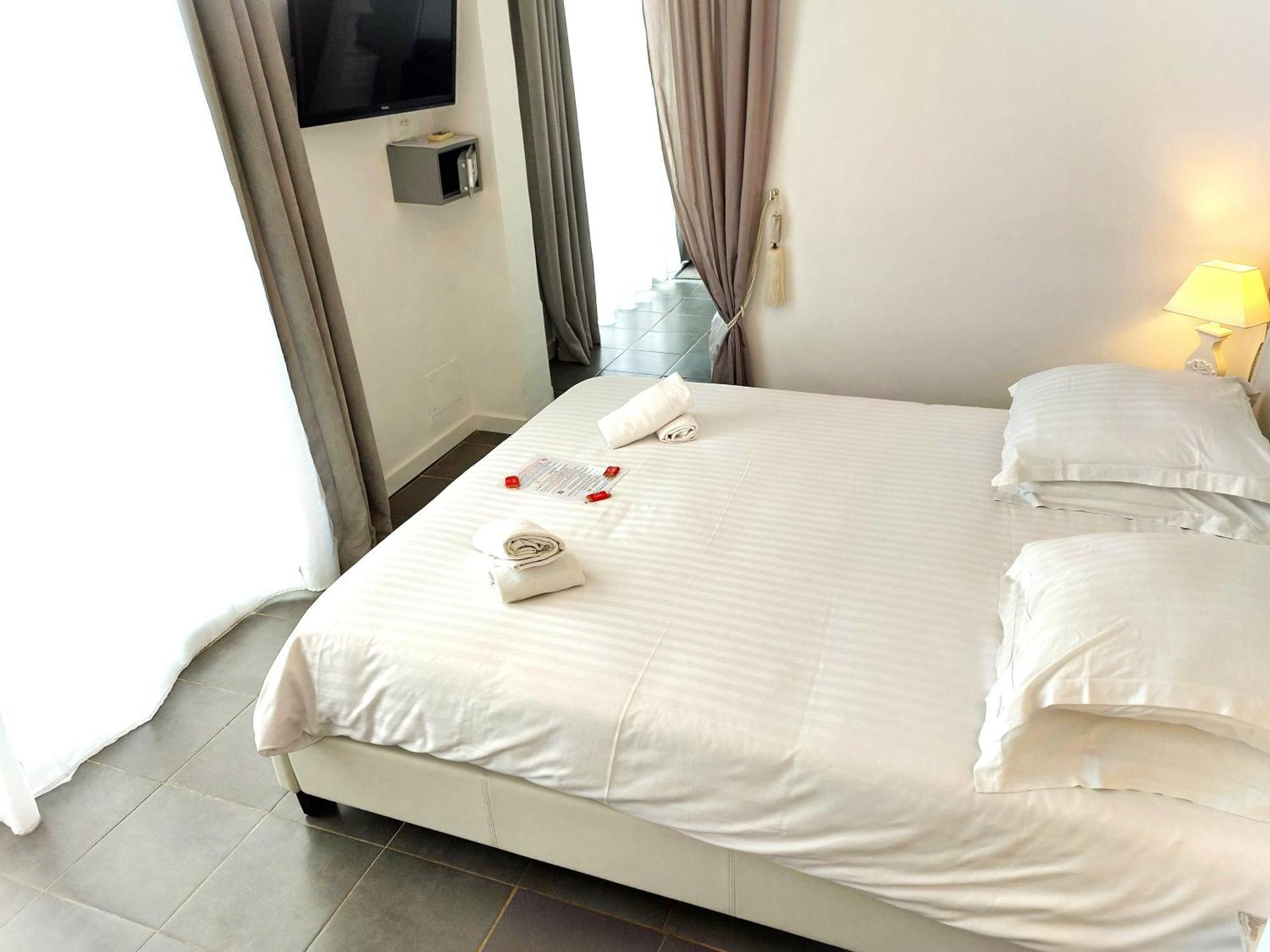 Hotel Les Jardins De Bormes, Sauna & Jacuzzi Стая снимка